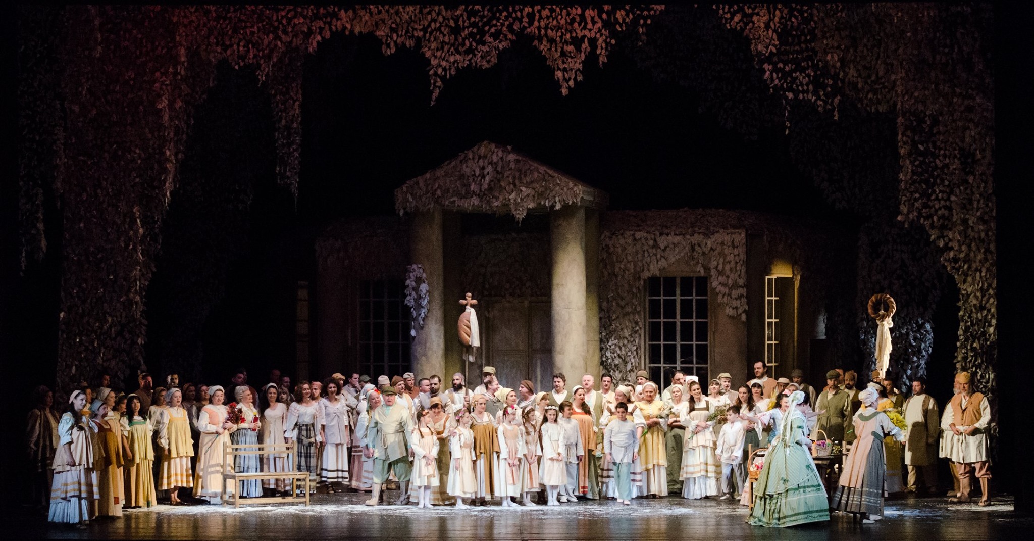 „Evgheni Oneghin”, „Corsarul”, „Povestirile lui Hoffmann”, „Elixirul dragostei” și „Otello”, o săptămână de contraste lirice și coregrafice la Opera Națională București
