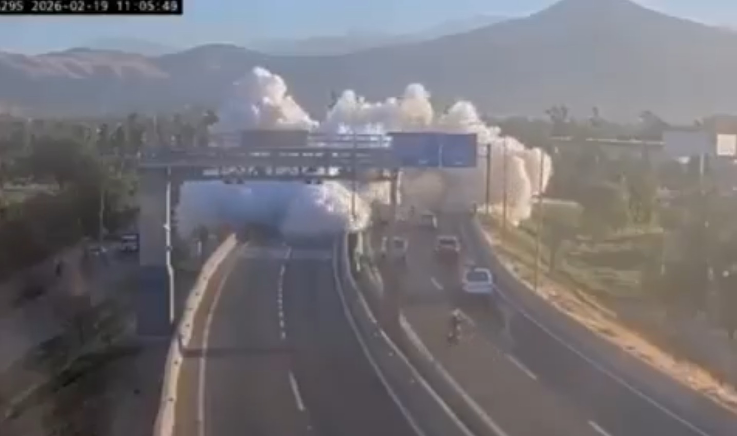 Zeci de răniți și patru oameni morți după explozia unui camion-cisternă pe o autostradă din Chile
