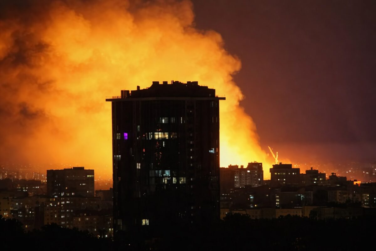 Rusia a anunțat noi atacuri asupra Kievului și a cerut cetățenilor străini să plece din oraș