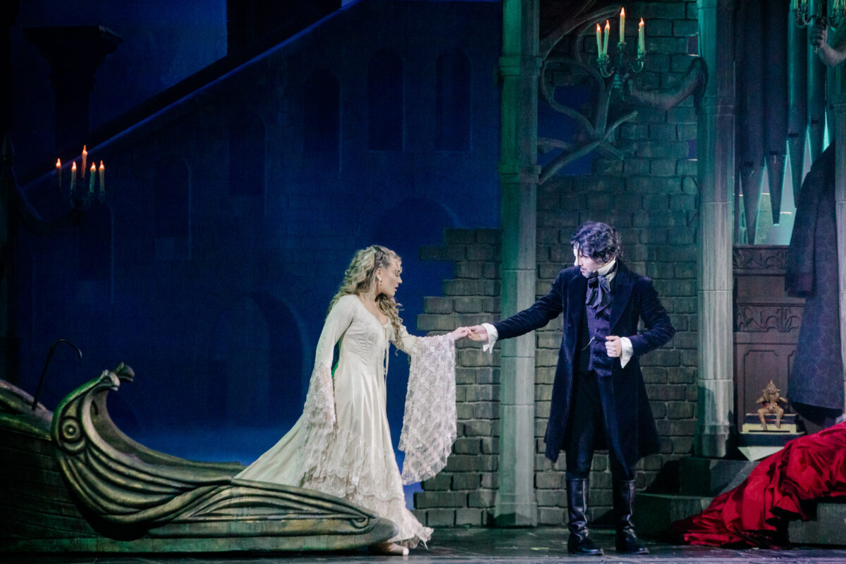 Opera Națională București a deschis noul an cu un tur de forță al musicalului fenomen „Fantoma de la Operă”. Toate cele 13 reprezentați, sold out într-un timp record