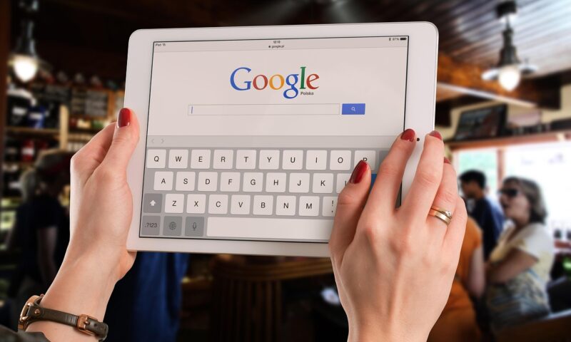 Stăpânul Google pentru un minut. Cum a devenit un fost angajat, cu doar 12 dolari, proprietarul celui mai dorit brand