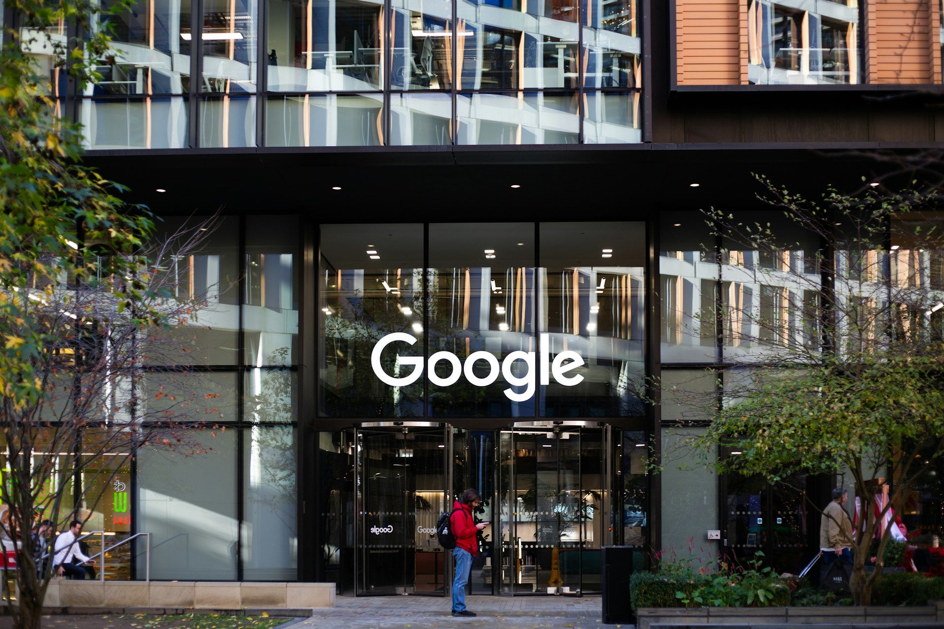 Google, la un pas de a detrona Nvidia. Poate deveni cea mai valoroasă companie din lume