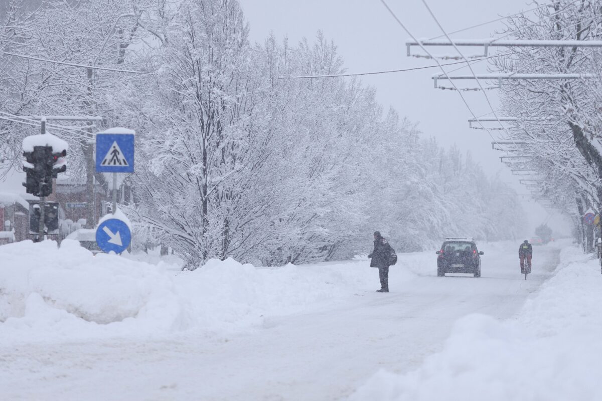 Cum a arătat București după cea mai grea iarnă din istoria sa, când zăpada a depășit cinci metri 