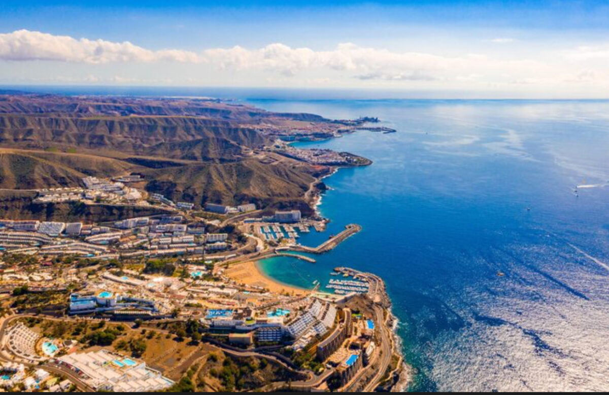 O destinație aleasă de mulți români, sub alertă: invazie de lăcuste