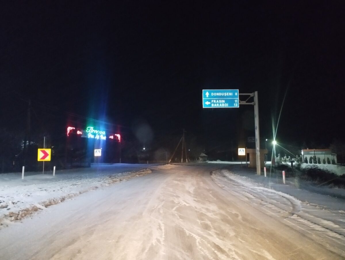 Iarnă capricioasă pe drumurile din Republica Moldova. Utilajele intervin non-stop, iar autoritățile avertizează asupra riscului de polei