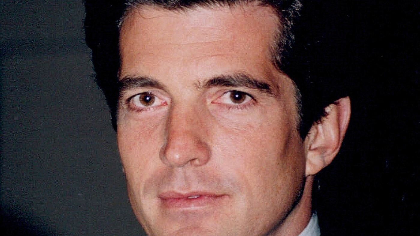 „American Love Story” despre viața lui John F. Kennedy Jr. și Carolyn Bessette, gata de lansare