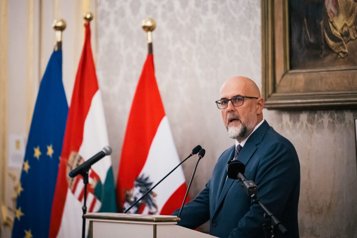 Hunor vrea revizuirea taxelor locale. Răspuns rapid de la PNL: E greu să vii retroactiv pe o legislaţie