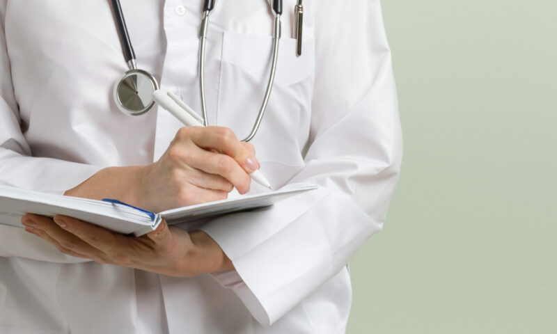 Cine este doctorița din Capitală găsită moartă. Legătura tatălui ei cu Nicolae Ceaușescu