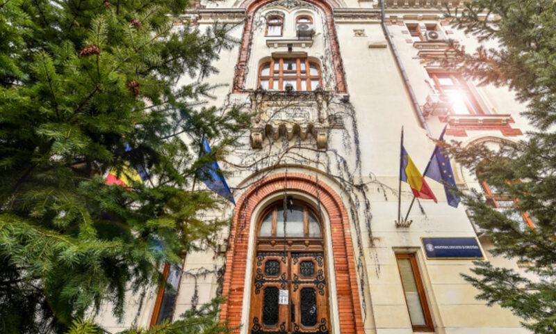 Anul şcolar şi universitar 2026 - 2027. Cifrele de școlarizare stabilite de Guvern
