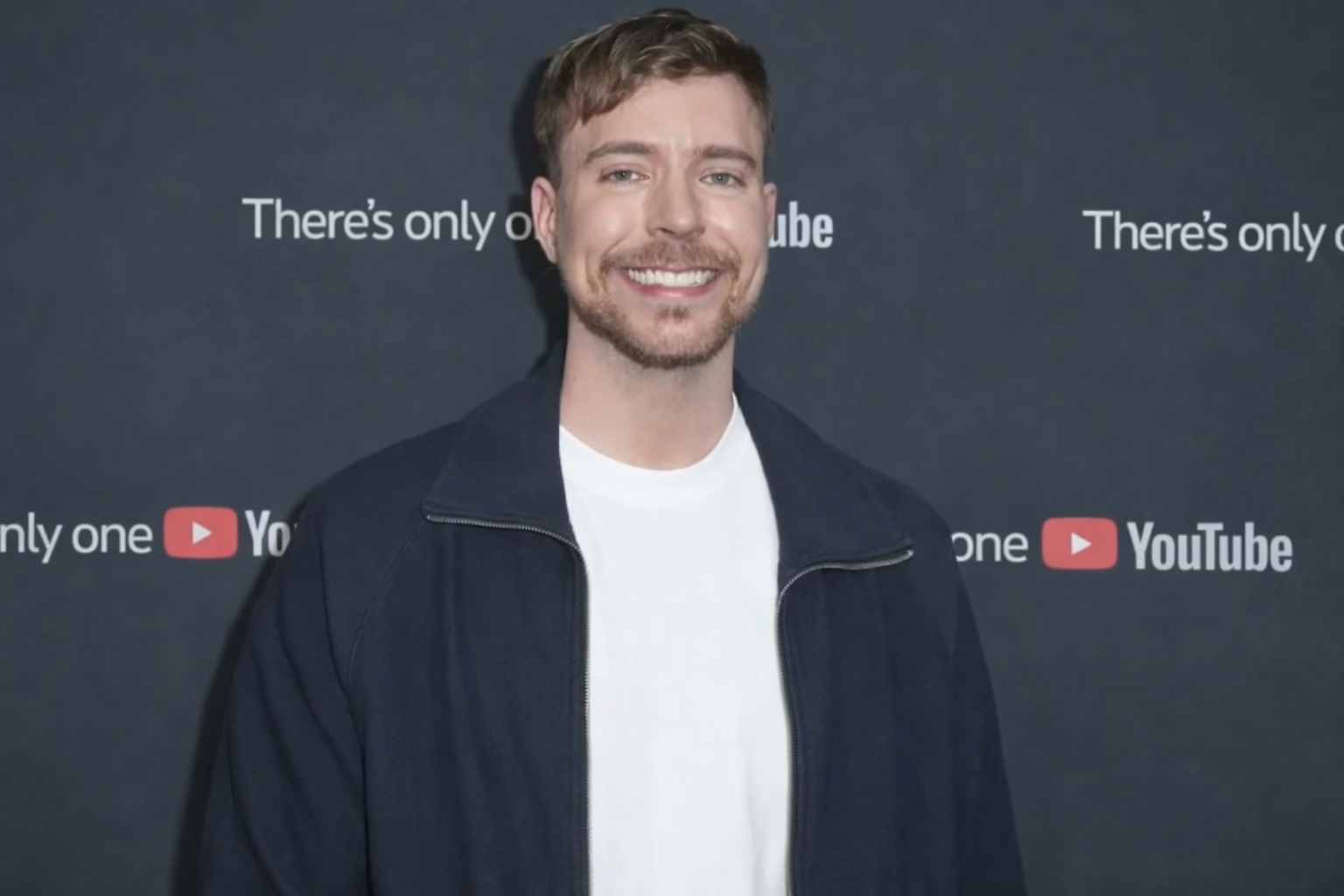 Cel mai urmărit YouTuber din lume cumpărăr banca pentru tineri, o aplicație folosită de milioane de oameni