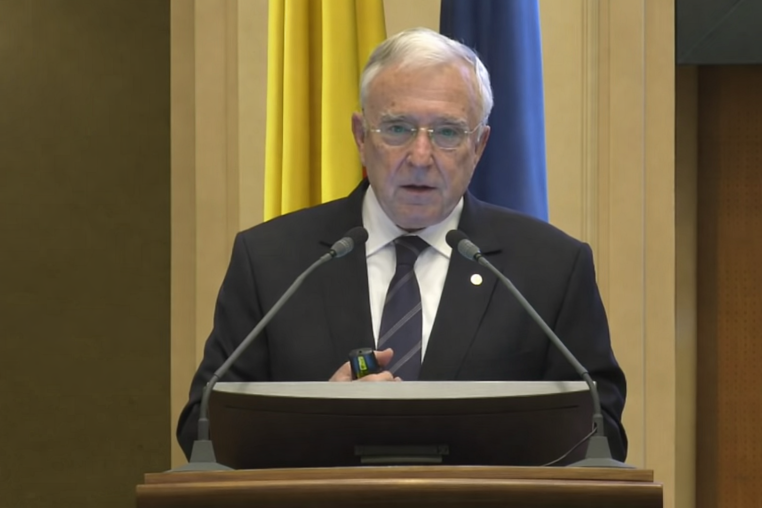 Mugur Isarescu