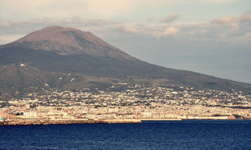 Orașul Napoli, zguduit de o serie de cutremure. Panica s-a instalat în rândul localnicilor