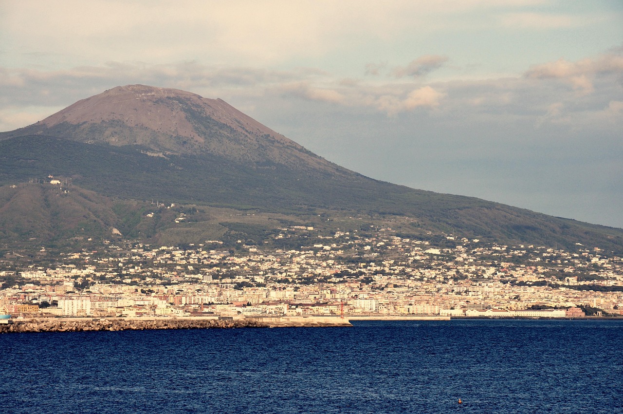 Orașul Napoli, zguduit de o serie de cutremure. Panica s-a instalat în rândul localnicilor