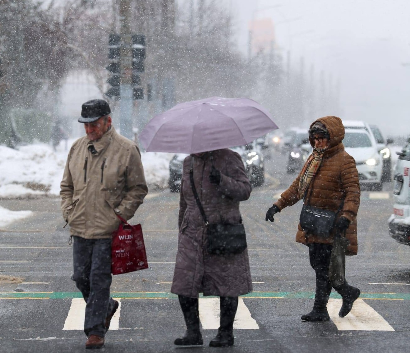 ANM a anunțat ninsori puternice în următoarele ore. Trafic îngreunat în mai multe județe