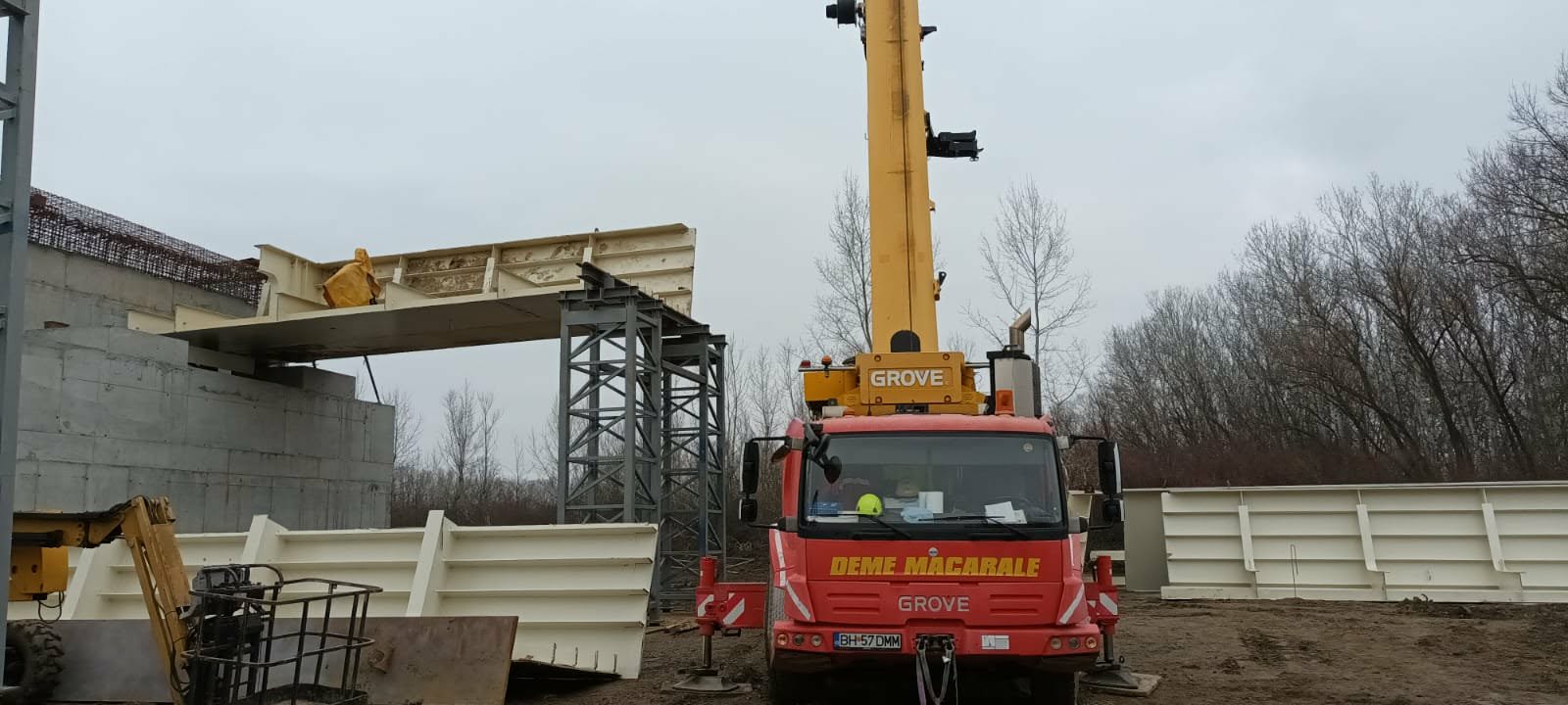 Poduri de flori peste Prut. Când va fi dat în exploatare podul Ungheni-Ungheni. Foto