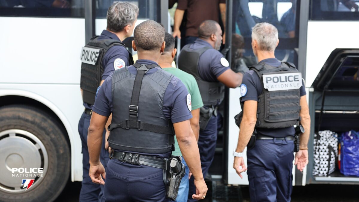 Atac cu grenadă într-un salon de înfrumusețare din Franța. Șase persoane au fost rănite