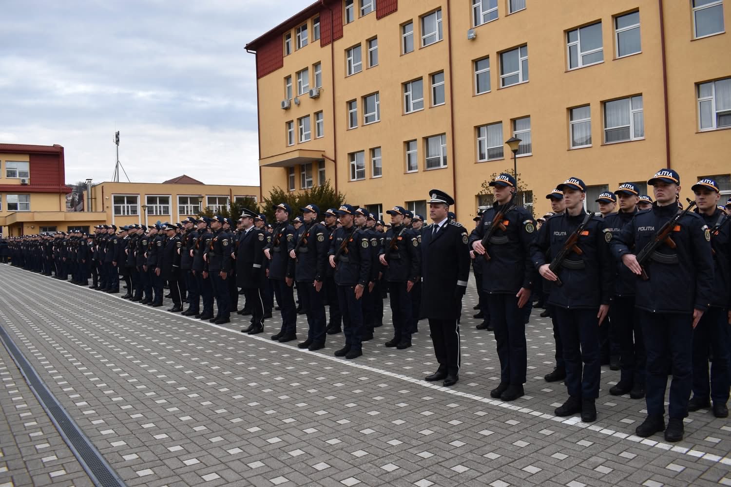Sindicaliștii din Apărare și Ordine Publică protestează și formulează acuzații dure la adresa premierului Ilie Bolojan