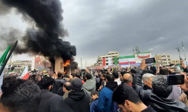Regimul din Iran vrea să spânzure o mamă pentru că a filmat la proteste