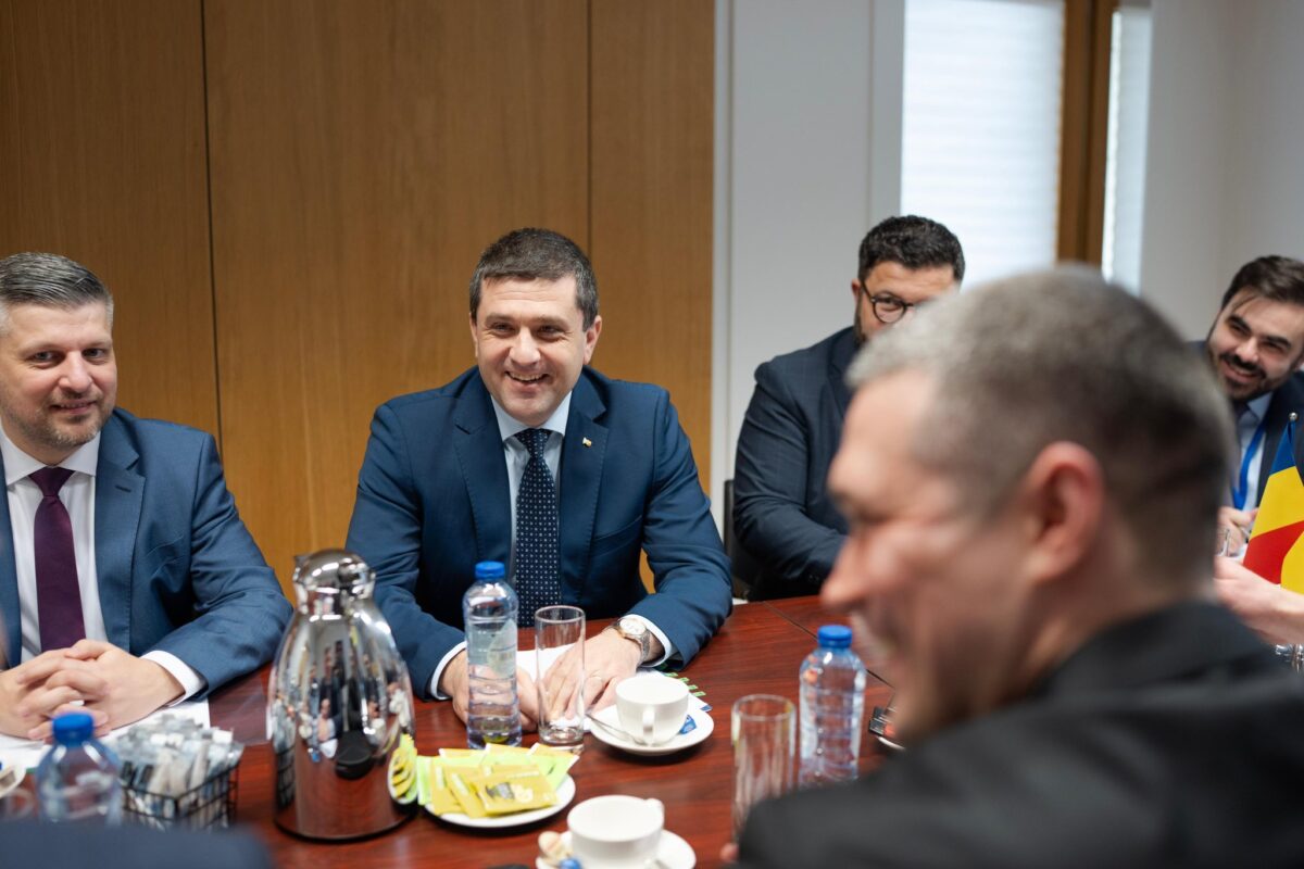 Radu Miruță: Securitatea înseamnă și protejarea minților, nu doar investiții în apărare