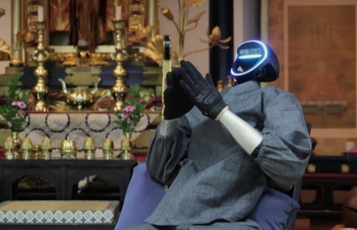 Călugăr-robot testat într-un templu din Japonia. Buddharoid oferă îndrumare spirituală