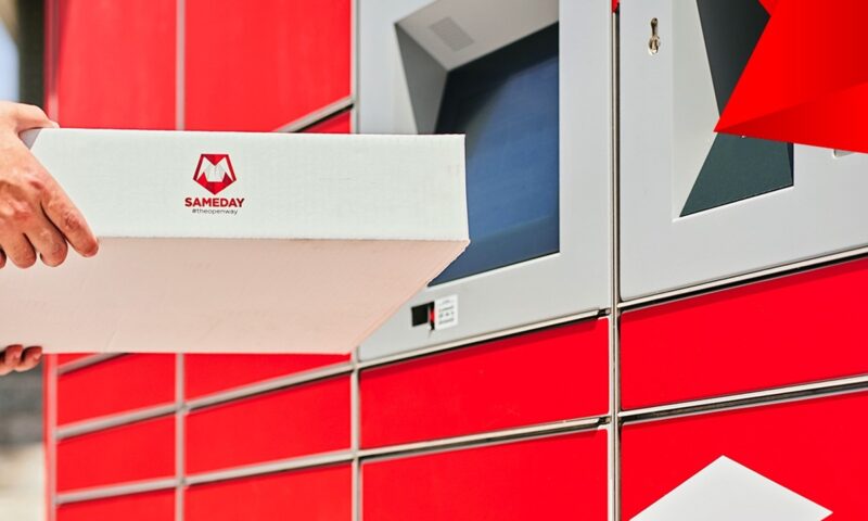 Românii pot dona haine, rechizite și alimente direct la easybox-ul Sameday. Primele 10.000 de transporturi vor fi gratuite