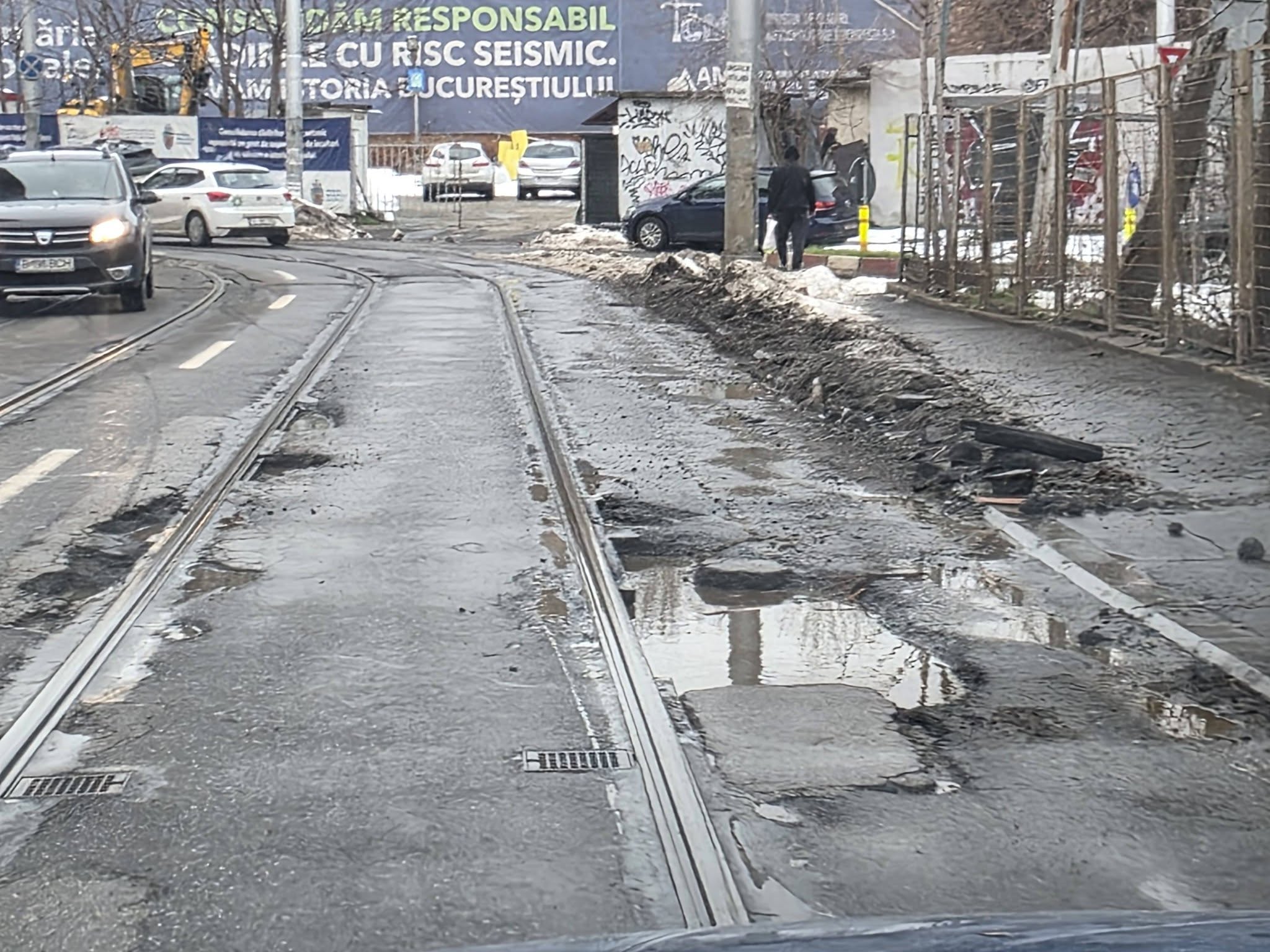 Ce poți face dacă te accidentezi într-o groapă din asfalt. Pașii legali explicați de un avocat