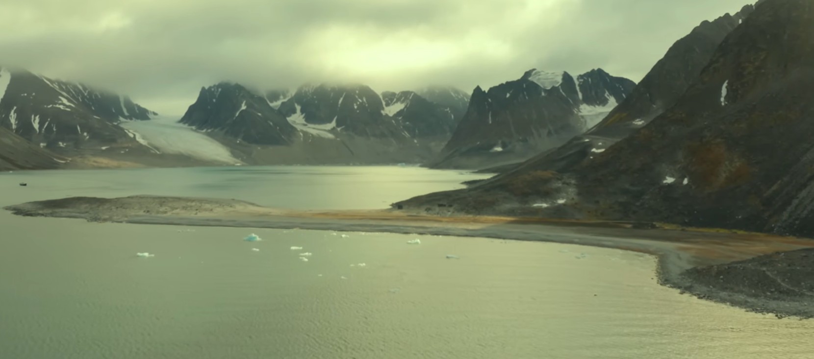 Arhipelagul Svalbard, zonă arctică folosită frecvent pentru cercetare științifică