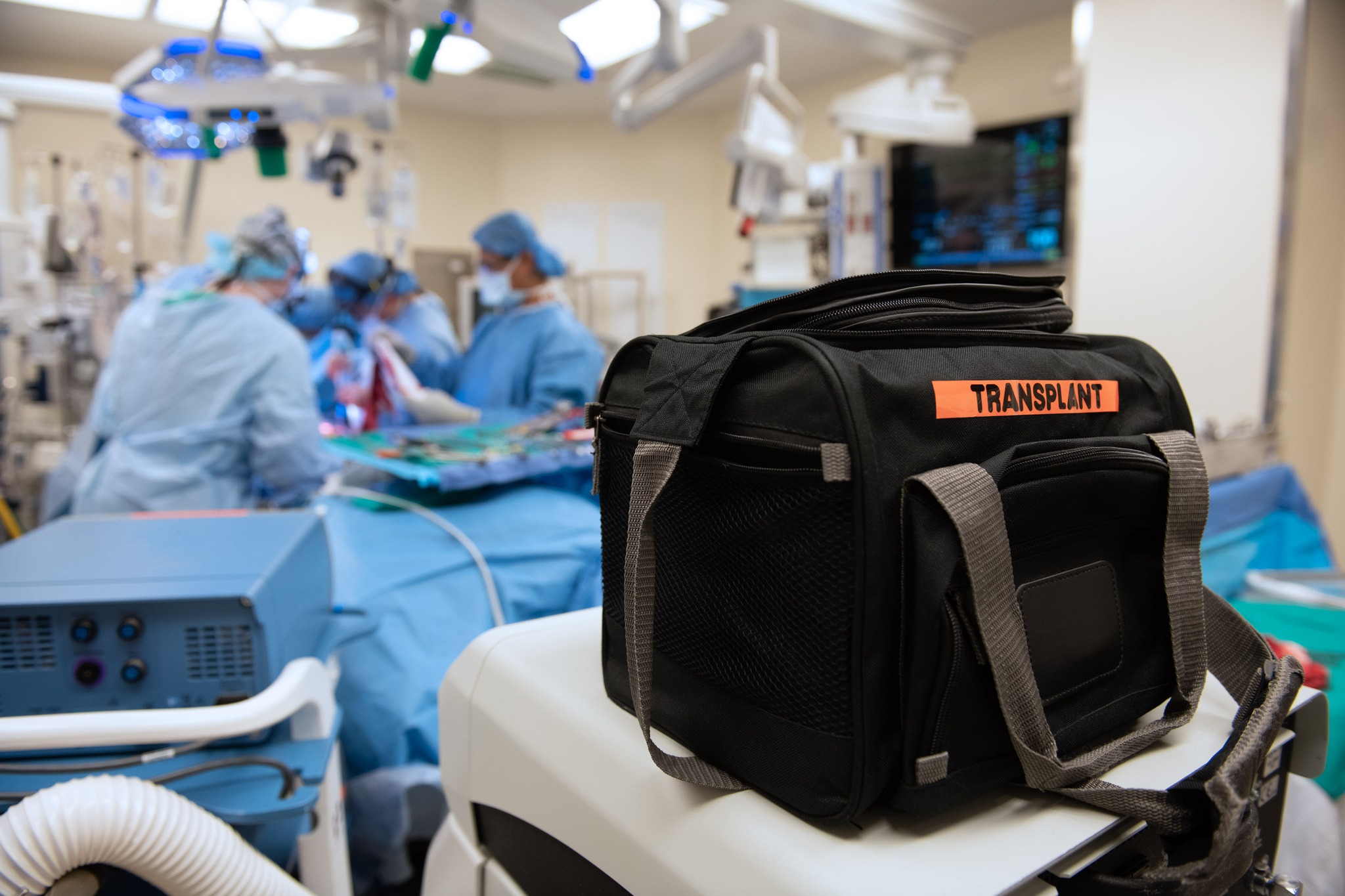 Chirurgii au reușit să mențină un bărbat în viață, fără plămâni, timp de 48 de ore