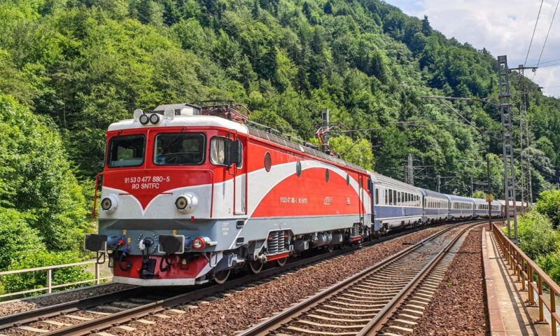 Probleme pe calea ferată după o furtună în zona Coșna. CFR a intervenit pentru refacerea alimentării cu energie