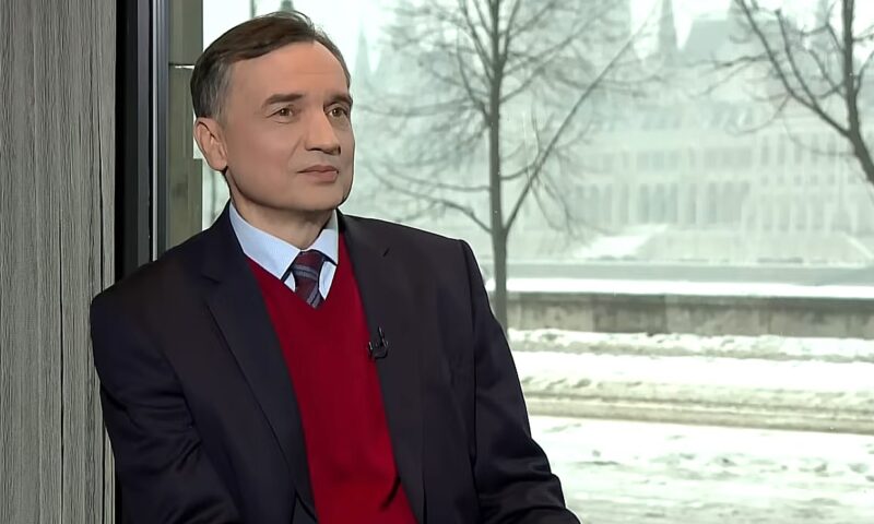 Zbigniew Ziobro, fostul ministru polonez al Justiției, inculpat pentru abuz de putere, ar fi fugit în SUA. Riscă o condamnare de 25 de ani