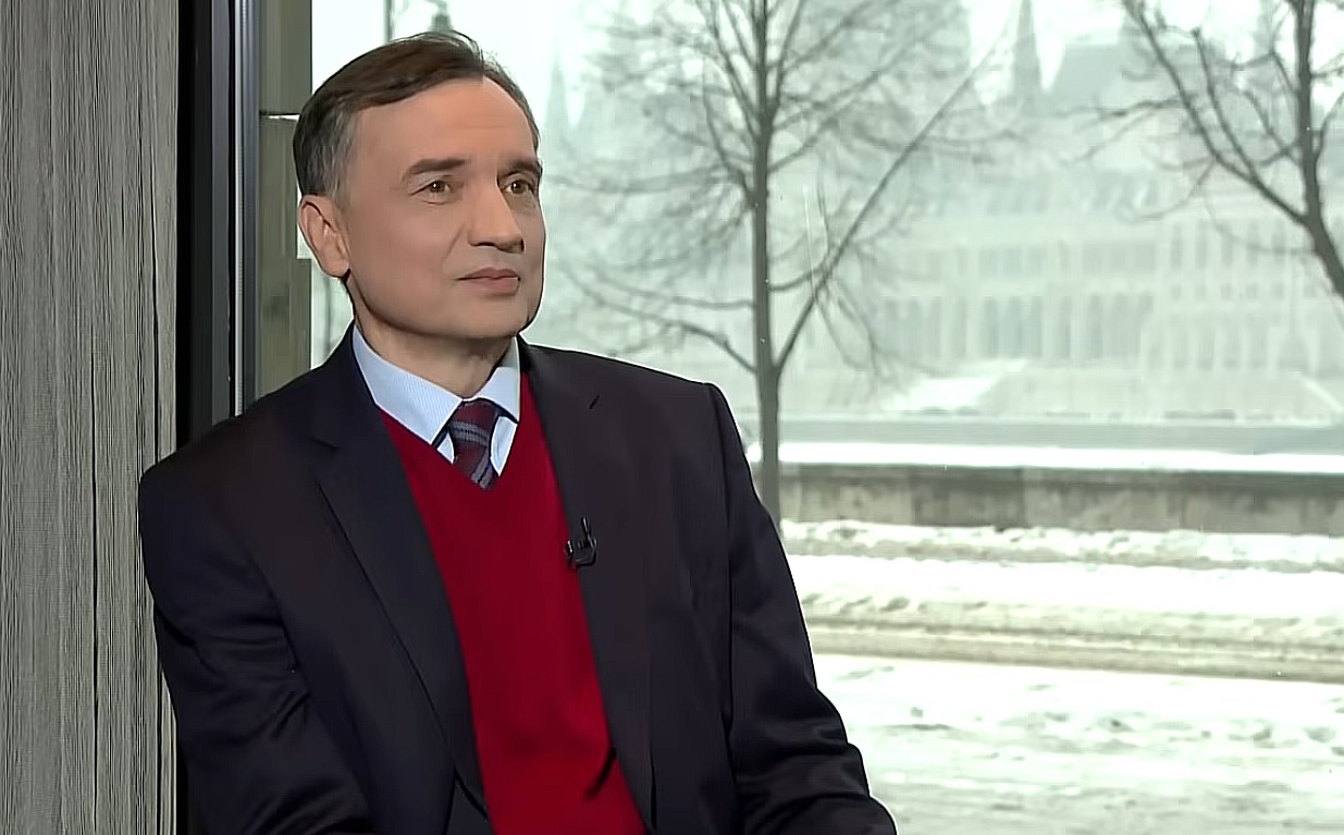 Zbigniew Ziobro, fostul ministru polonez al Justiției, inculpat pentru abuz de putere, ar fi fugit în SUA. Riscă o condamnare de 25 de ani
