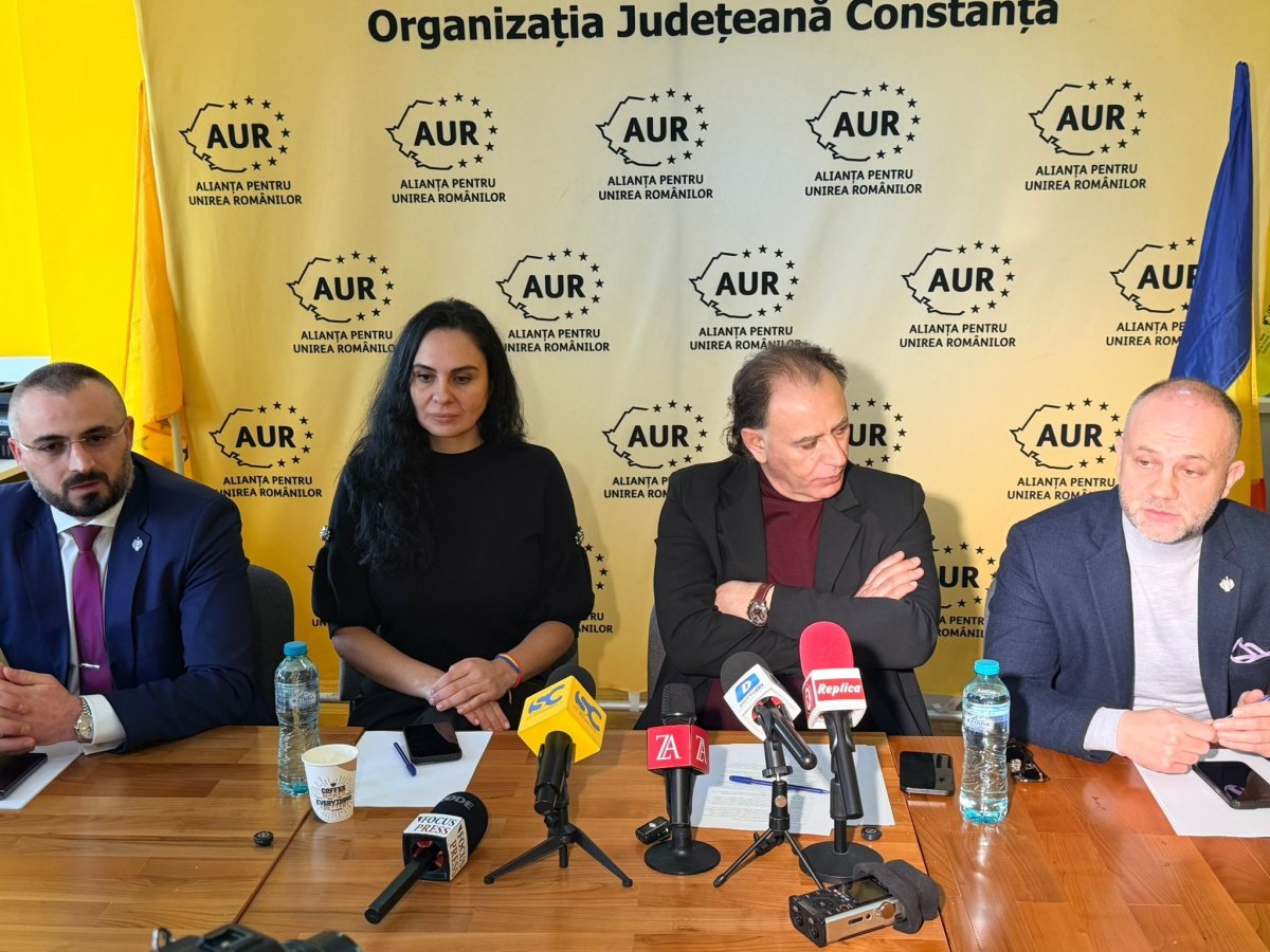 Revolta membrilor AUR. George Simion a promovat-o în partid pe „Inchiziția Vaccinării”. Alexandra Păcuraru, fata patronului penal de la Realitatea Plus