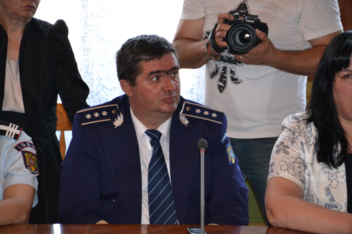 Istoria uitată a faptelor polițistului Viorel Caragea, numit de USR să aibă grijă de armamentul țării. Lupta cu generalul Dobrițoiu