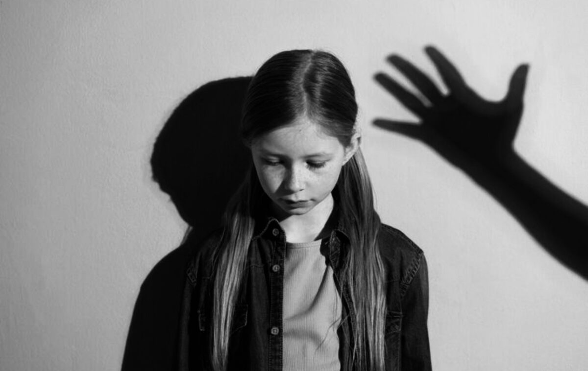 Anchetă amplă în Gorj, după ce o fetiță de patru ani a ajuns la spital cu răni pe corp. Mama copilei, în vizorul anchetatorilor