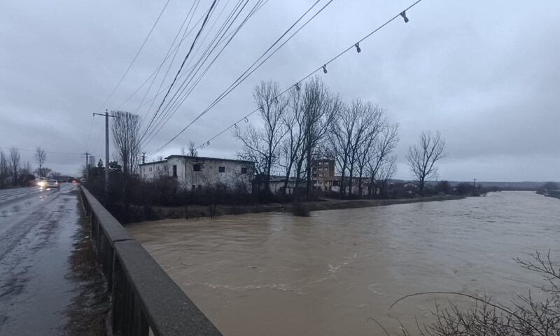 Cod galben de inundații în zece județe din România. Hidrologii avertizează asupra viiturilor rapide până miercuri