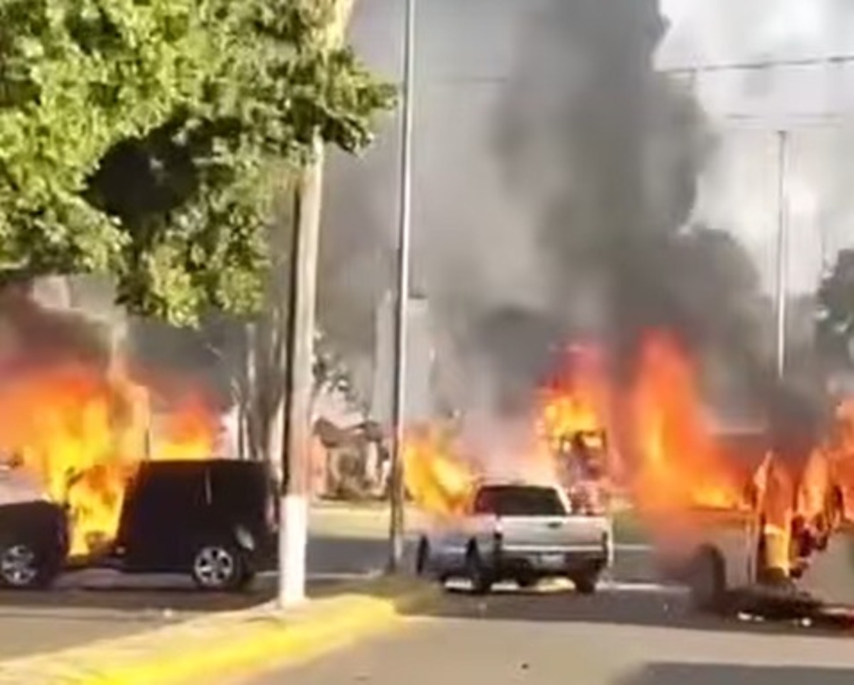 Haos în Mexic. Atacuri sângeroase după uciderea liderului cartelului de droguri