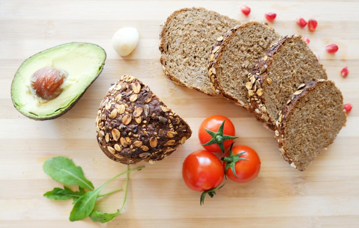 Cum pregătești cea mai gustoasă pâine fără făină albă. Patru rețete de încercat acasă