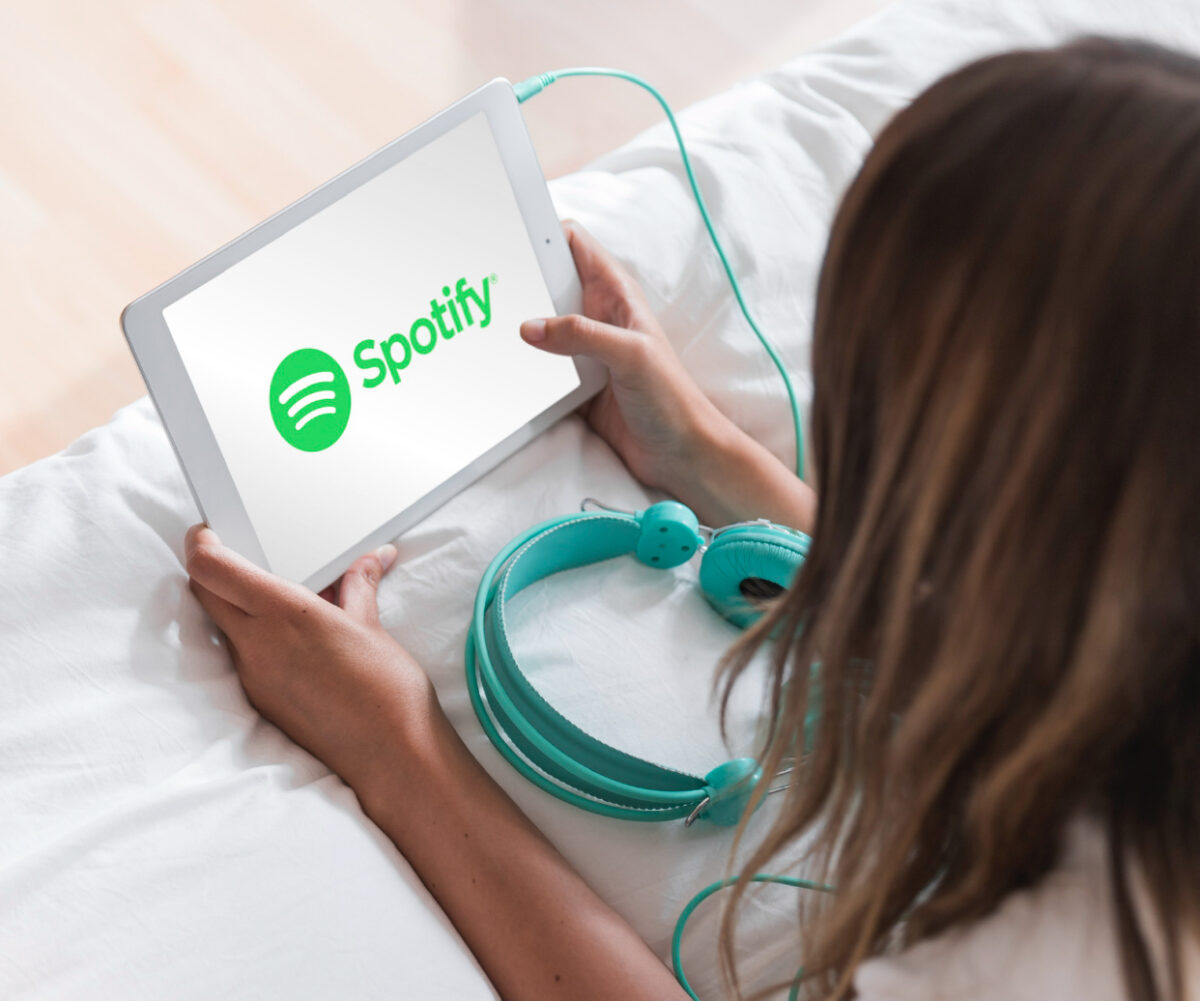 Spotify introduce butonul care îi poartă pe utilizatori în lumea cărților tipărite. Cum le vor putea cumpăra