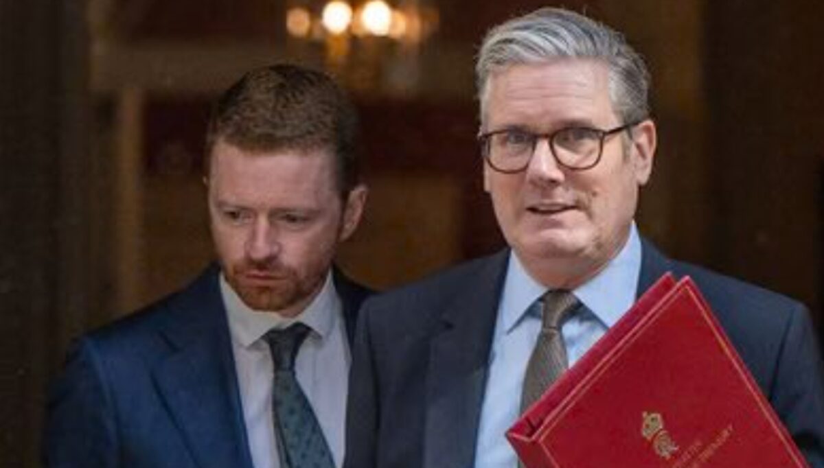 Șeful de cabinet al lui Keir Starmer demisionează după scandalul Peter Mandelson și Epstein