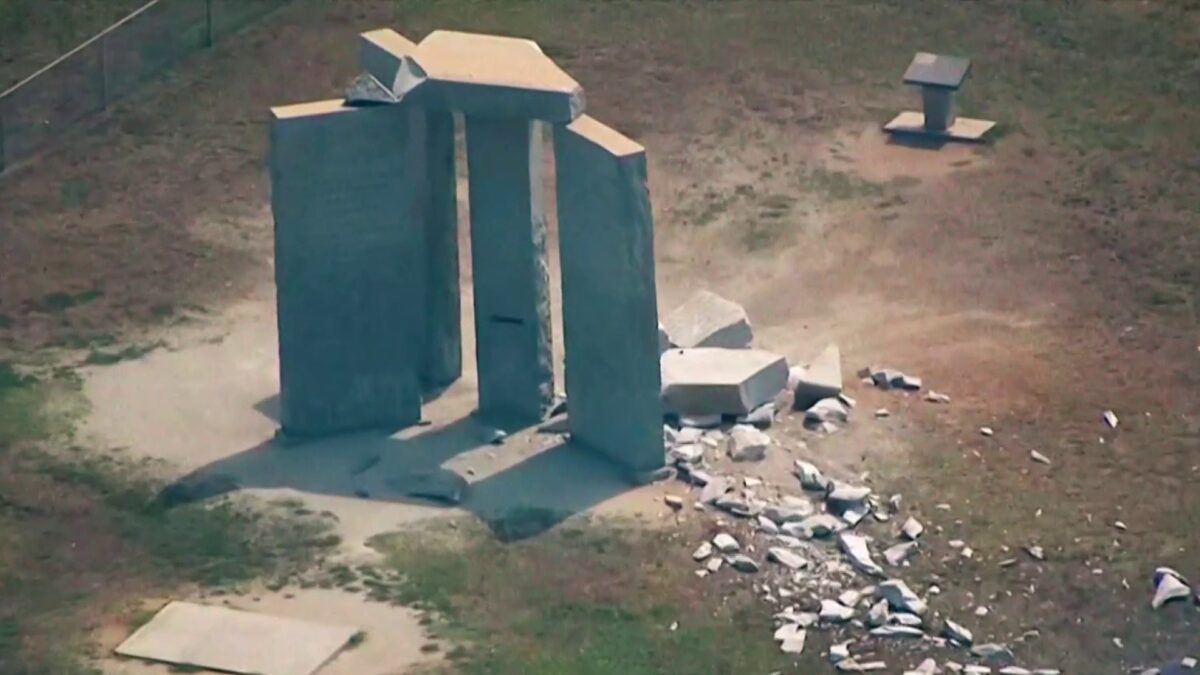 Misterul monumentului Georgia Guidestones. Ghidul enigmatic pentru umanitatea viitorului care a fost distrus într-o explozie misterioasă