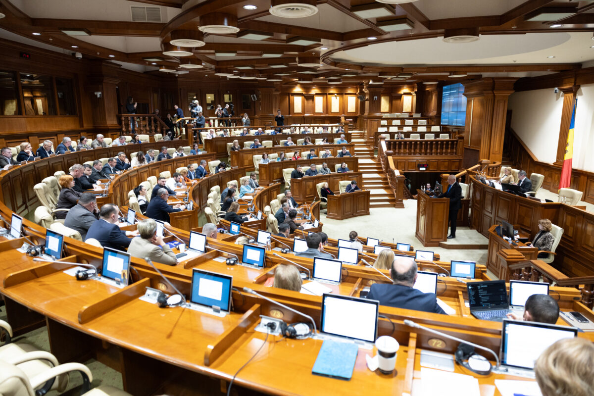 Stare de urgență în energetică. Transportul electric ar putea fi oprit, elevii trimiși acasă