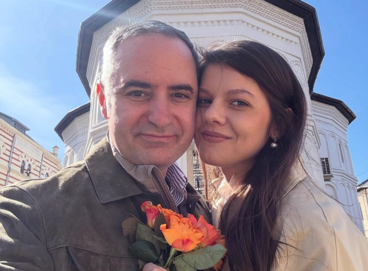 Cine e partenera lui Alexandru Nazare. Ministrul de Finanțe trăiește o poveste de dragoste cu o artistă de muzică populară