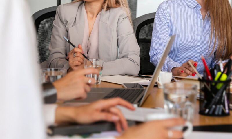 Schimbări în acordarea sporurilor. Angajații care vor fi evaluați lunar. Proiect