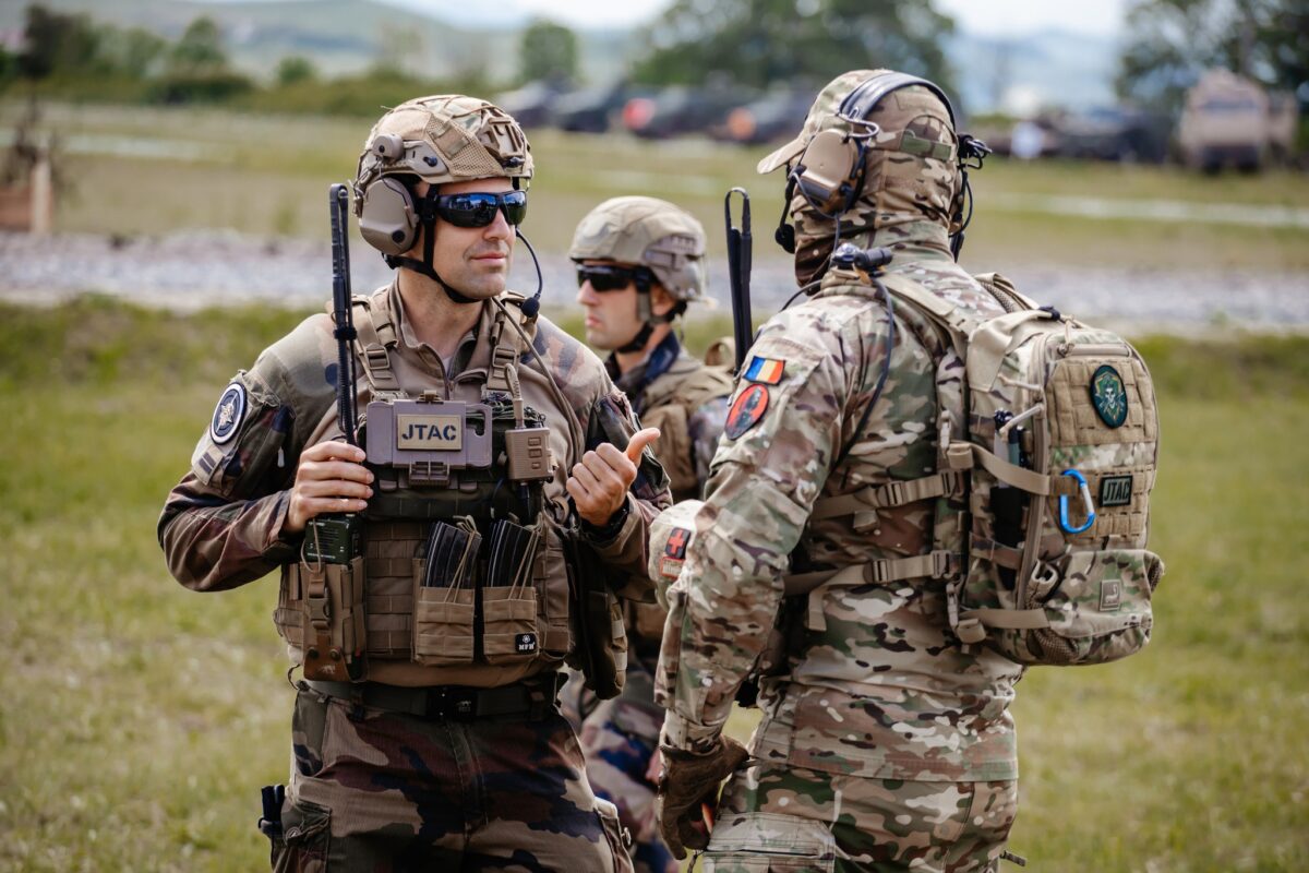 Tema pensiilor militare reaprinde discuțiile despre stabilitatea sistemului de apărare