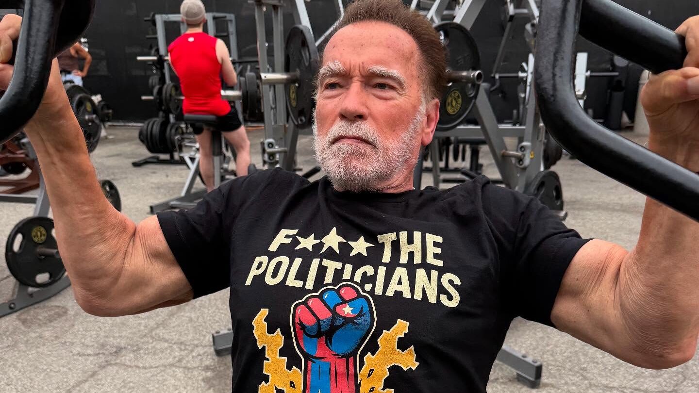Arnold Schwarzenegger revine pe marile ecrane cu rolurile care l-au făcut celebru