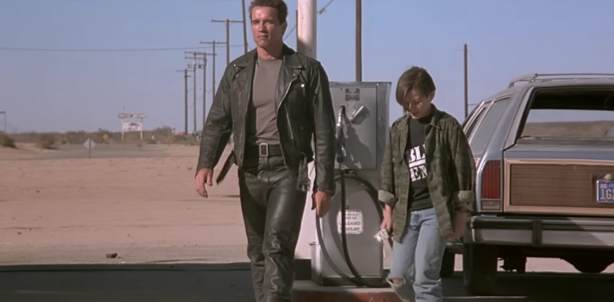 Obiecte din filme celebre de la Hollywood, scoase la licitație. Cât costă jacheta purtată de Arnold Schwarzenegger în Terminator