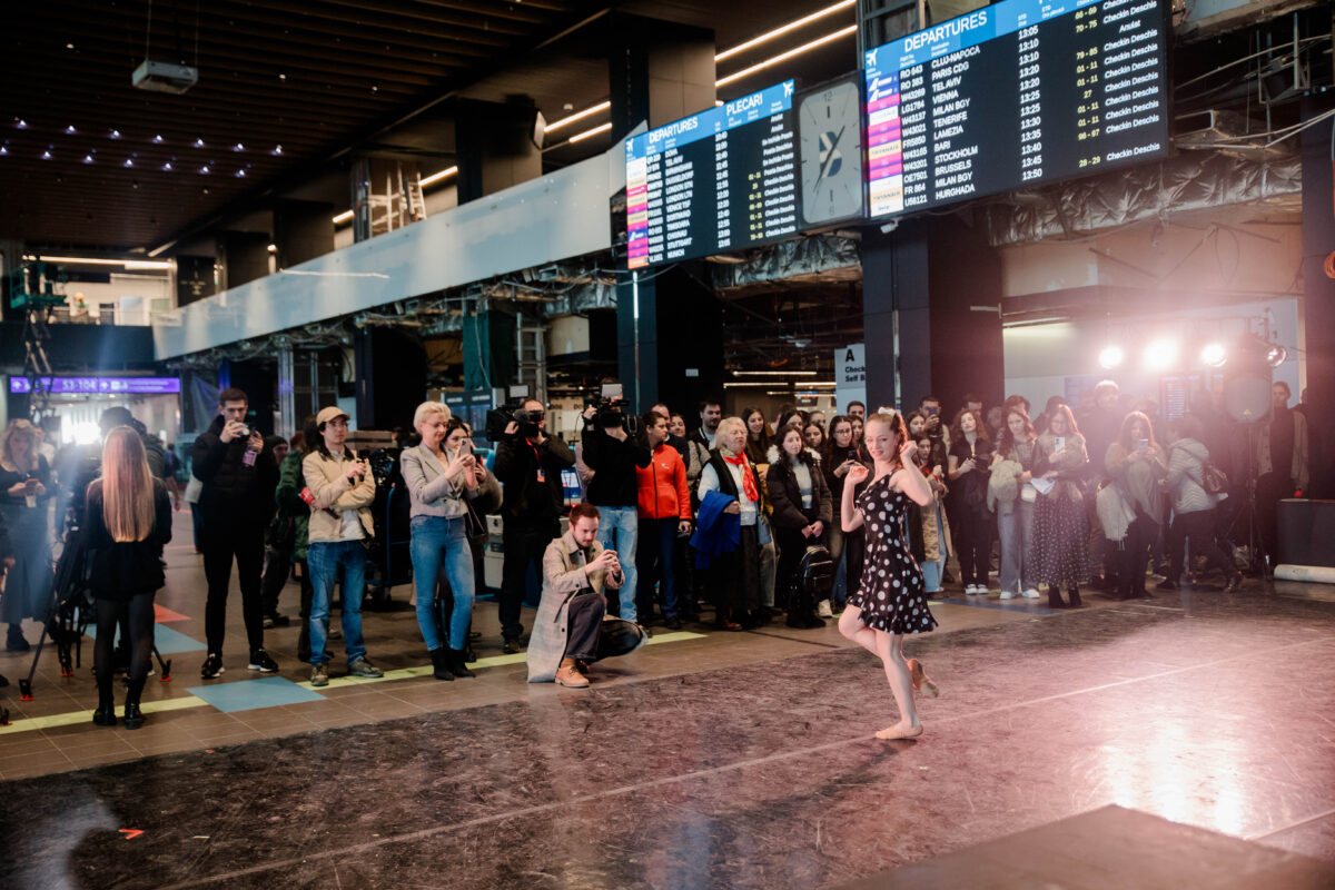 Opera Națională București, surpriză artistică pentru călătorii aflați în tranzit pe Aeroportul Internațional Henri Coandă, de Ziua Internațională a Femeii