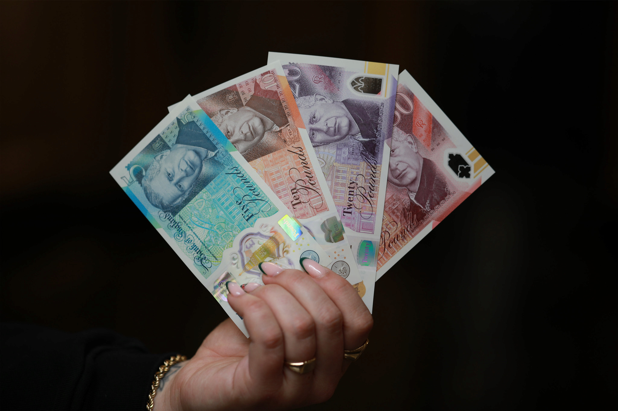 Banca Angliei pregătește bancnote noi. Portretele personalităților istorice ar putea dispărea