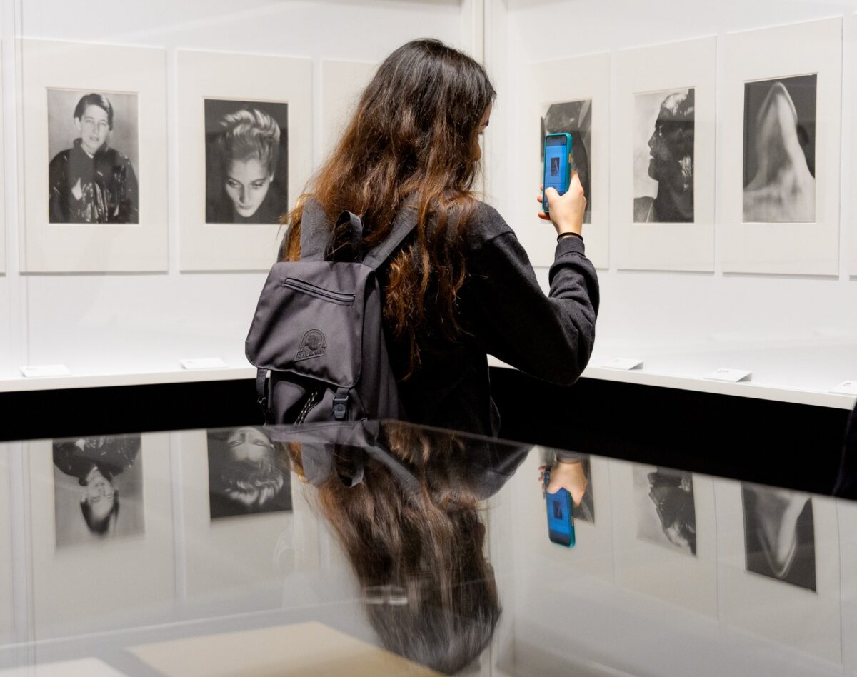 Activiștii anti-Israel vor să excludă un artist originar din România de la Bienala de la Veneția