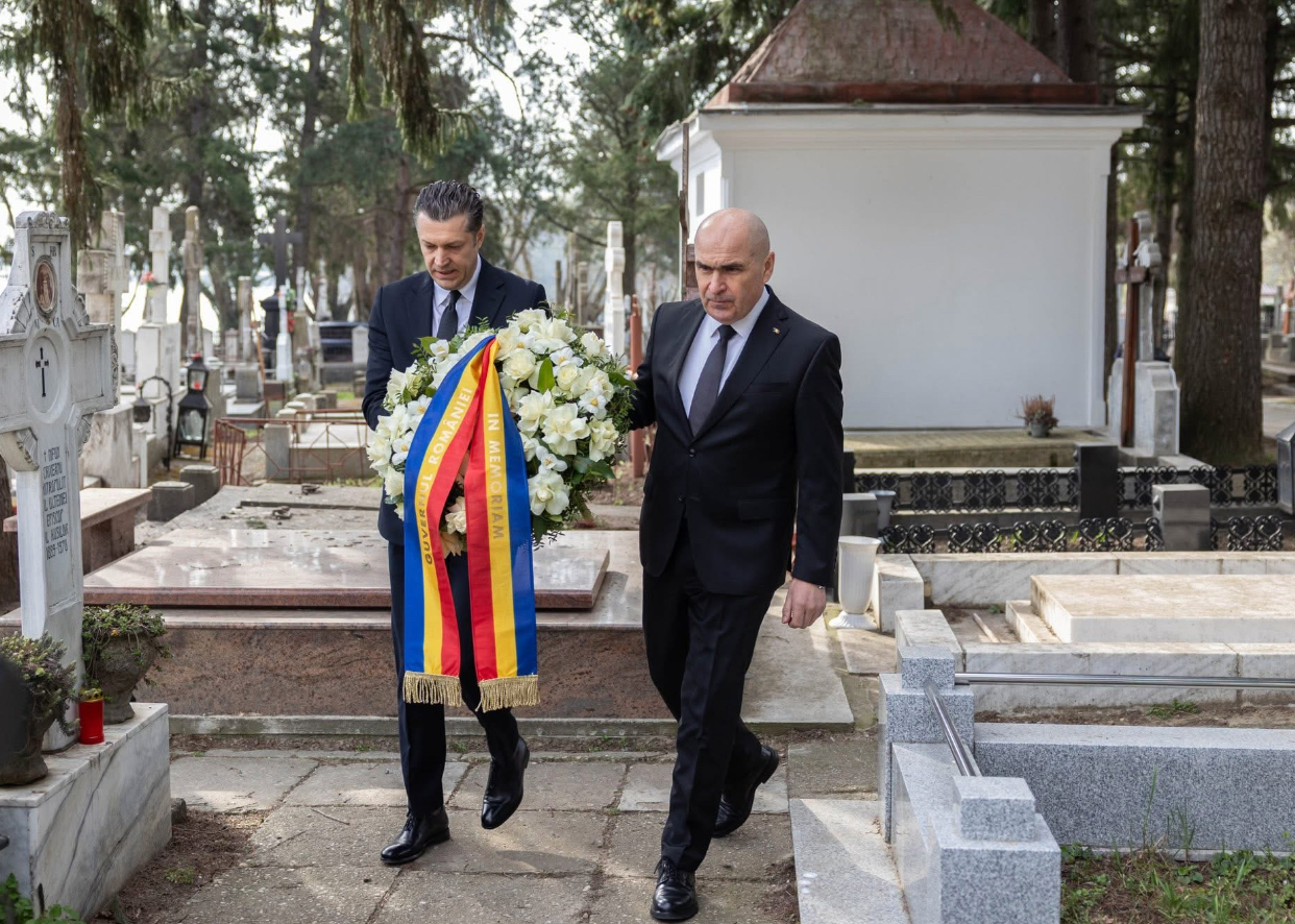 Se împlinesc 108 ani de la Unirea Basarabiei cu România. Bolojan a depus coroane de flori la Mănăstirea Cernica